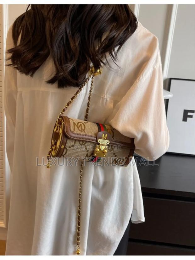 Premium Quality Two-Tone Leather Design Bag photo 4