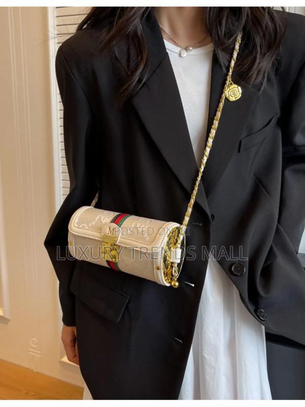 Premium Quality Two-Tone Leather Design Bag photo 5