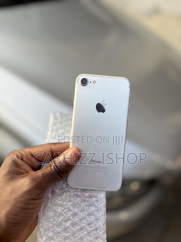 Apple iPhone 7 256 GB Silver · Photo 2
