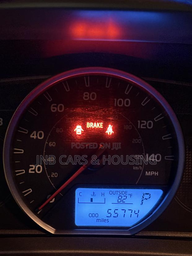 Toyota RAV4 XLE 4dr SUV AWD (2.5L 4cyl 6A) 2015