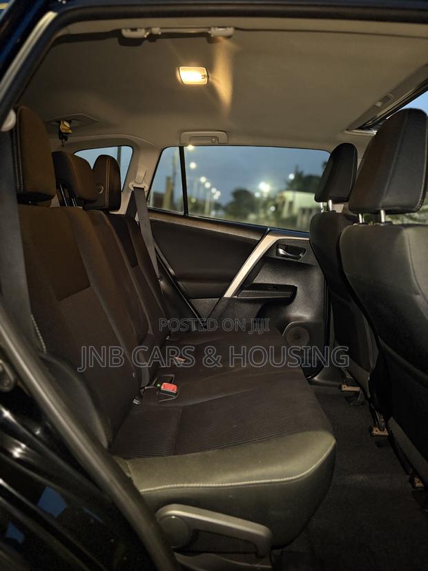 Toyota RAV4 XLE 4dr SUV AWD (2.5L 4cyl 6A) 2015