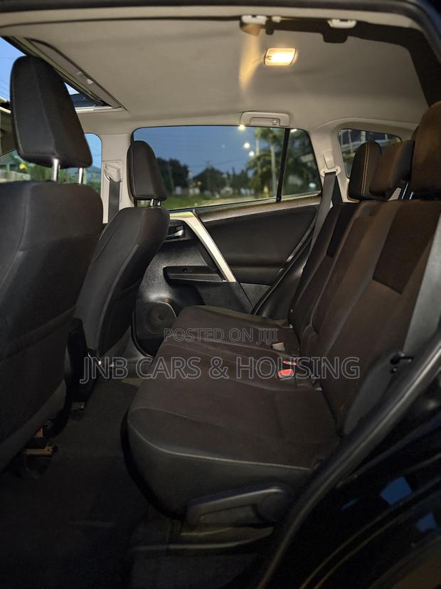 Toyota RAV4 XLE 4dr SUV AWD (2.5L 4cyl 6A) 2015