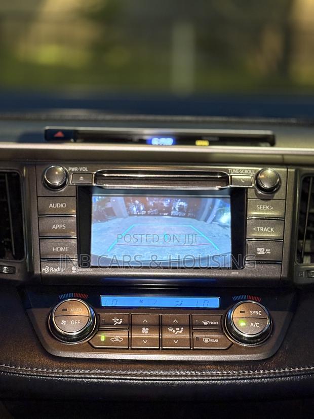 Toyota RAV4 XLE 4dr SUV AWD (2.5L 4cyl 6A) 2015