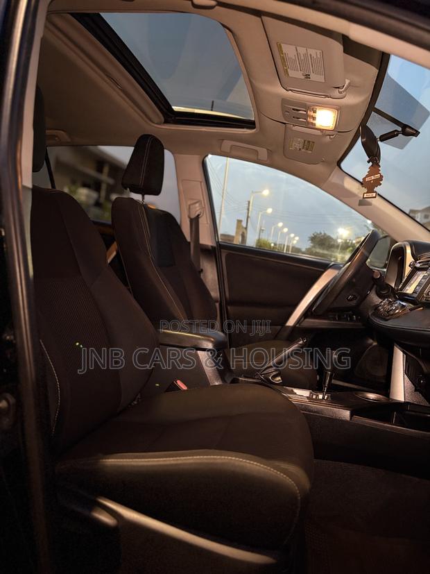 Toyota RAV4 XLE 4dr SUV AWD (2.5L 4cyl 6A) 2015