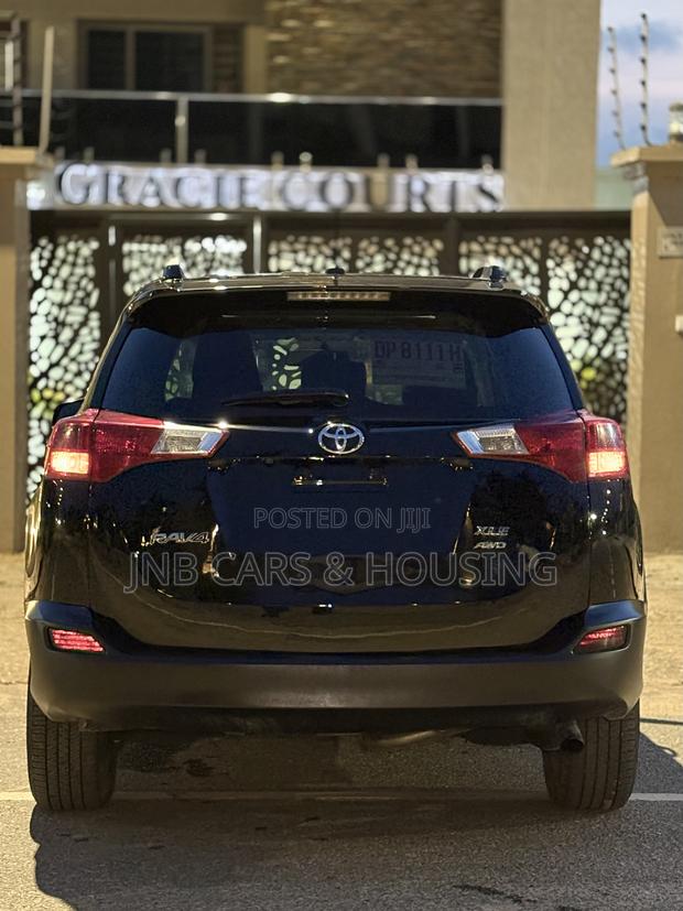 Toyota RAV4 XLE 4dr SUV AWD (2.5L 4cyl 6A) 2015