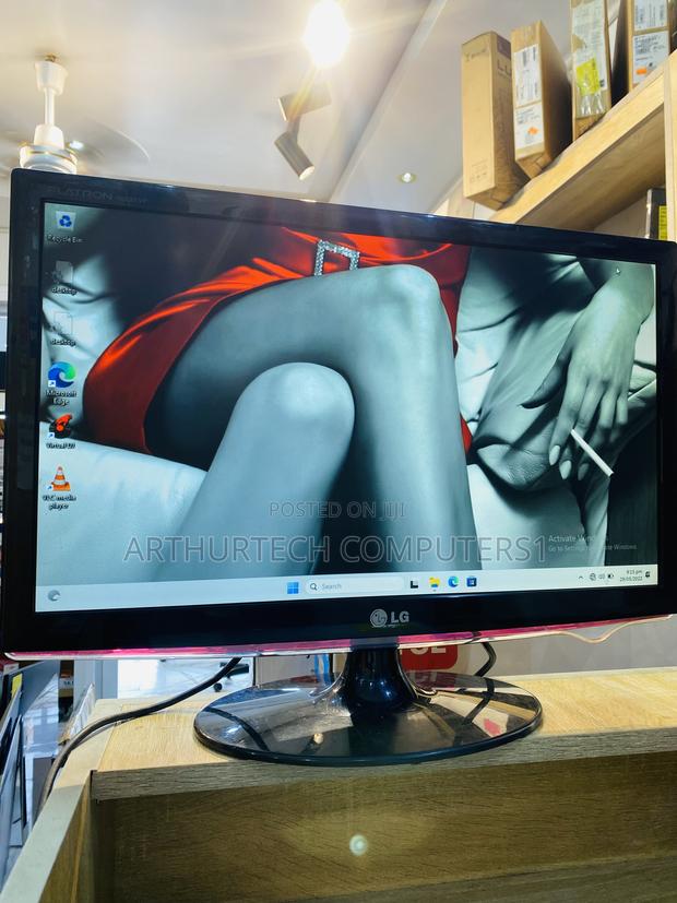 Lg Flatron Monitor photo 2