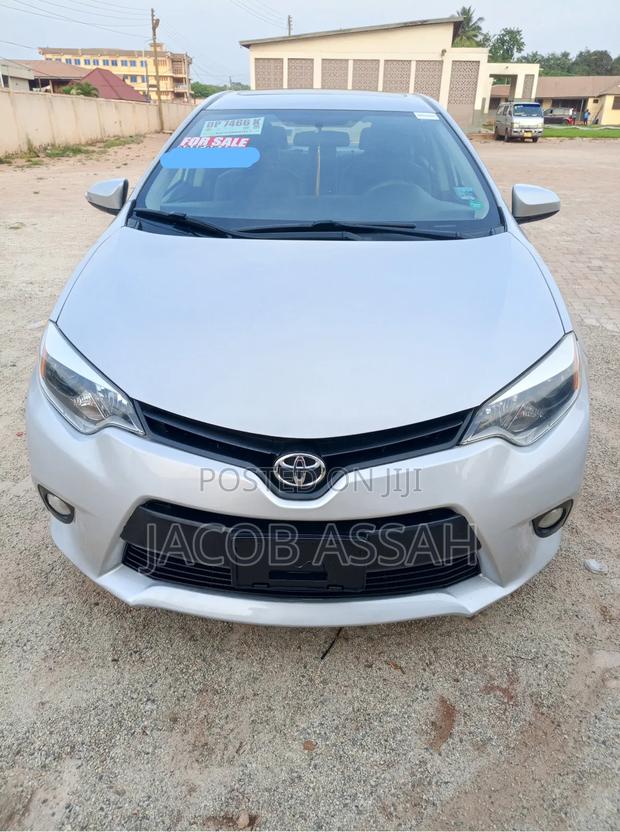 Toyota Corolla LE Premium 4dr Sedan (1.8L 4cyl CVT) 2014 Silver