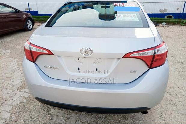 Toyota Corolla LE Premium 4dr Sedan (1.8L 4cyl CVT) 2014 Silver