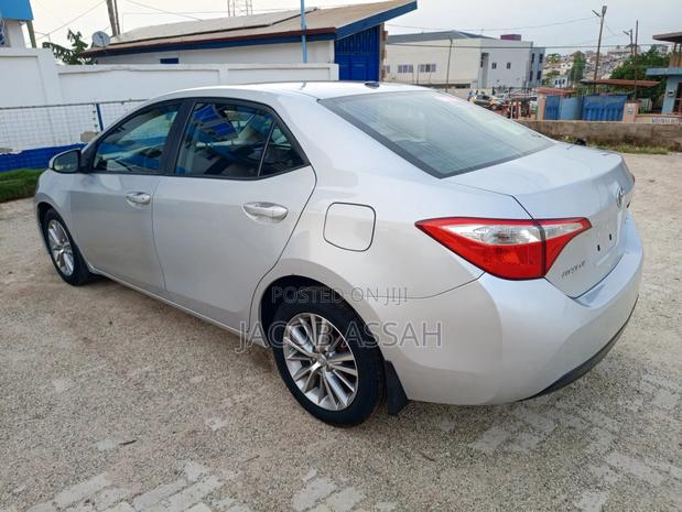 Toyota Corolla LE Premium 4dr Sedan (1.8L 4cyl CVT) 2014 Silver