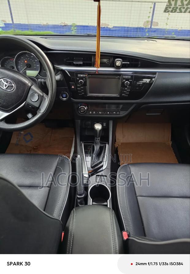 Toyota Corolla LE Premium 4dr Sedan (1.8L 4cyl CVT) 2014 Silver