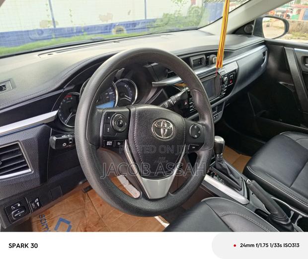 Toyota Corolla LE Premium 4dr Sedan (1.8L 4cyl CVT) 2014 Silver