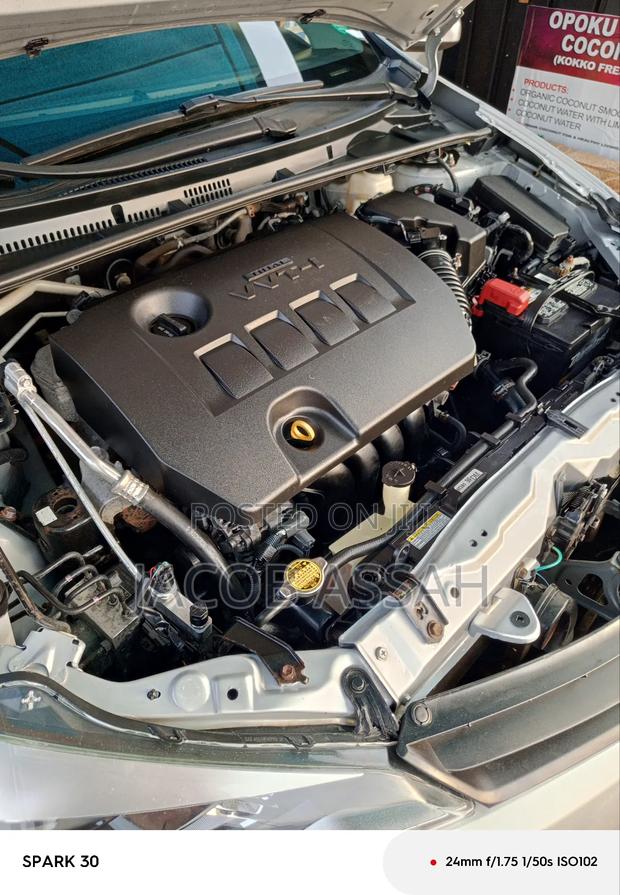 Toyota Corolla LE Premium 4dr Sedan (1.8L 4cyl CVT) 2014 Silver