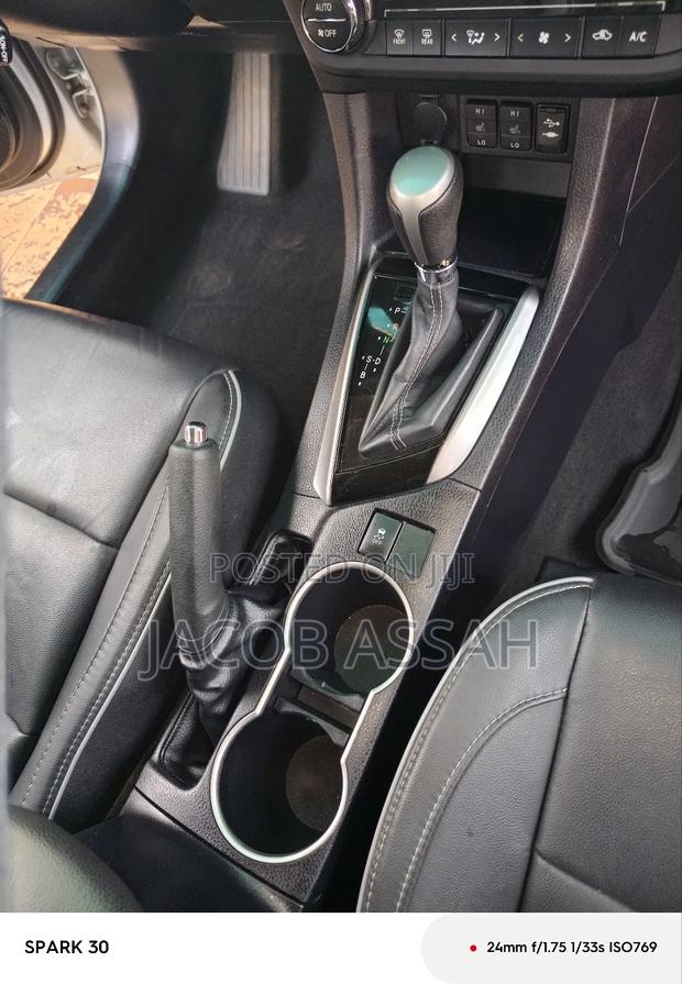 Toyota Corolla LE Premium 4dr Sedan (1.8L 4cyl CVT) 2014 Silver