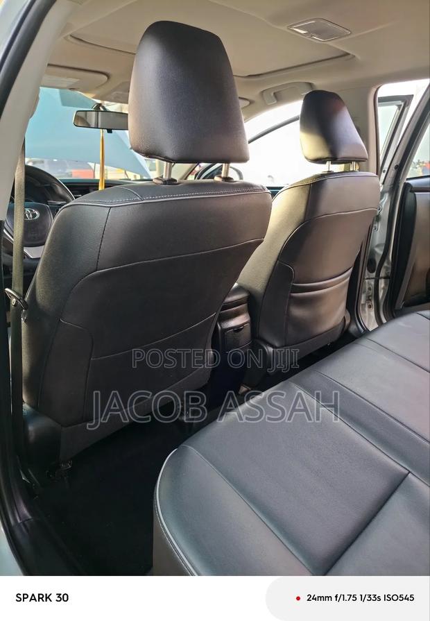 Toyota Corolla LE Premium 4dr Sedan (1.8L 4cyl CVT) 2014 Silver