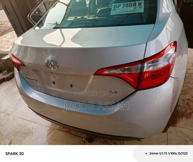 Toyota Corolla LE Premium 4dr Sedan (1.8L 4cyl CVT) 2014 Silver