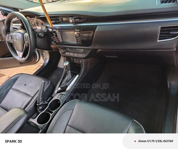 Toyota Corolla LE Premium 4dr Sedan (1.8L 4cyl CVT) 2014 Silver