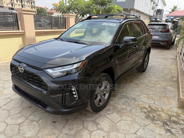 Toyota RAV4 XLE FWD 2023 Black