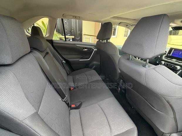 Toyota RAV4 XLE FWD 2023 Black