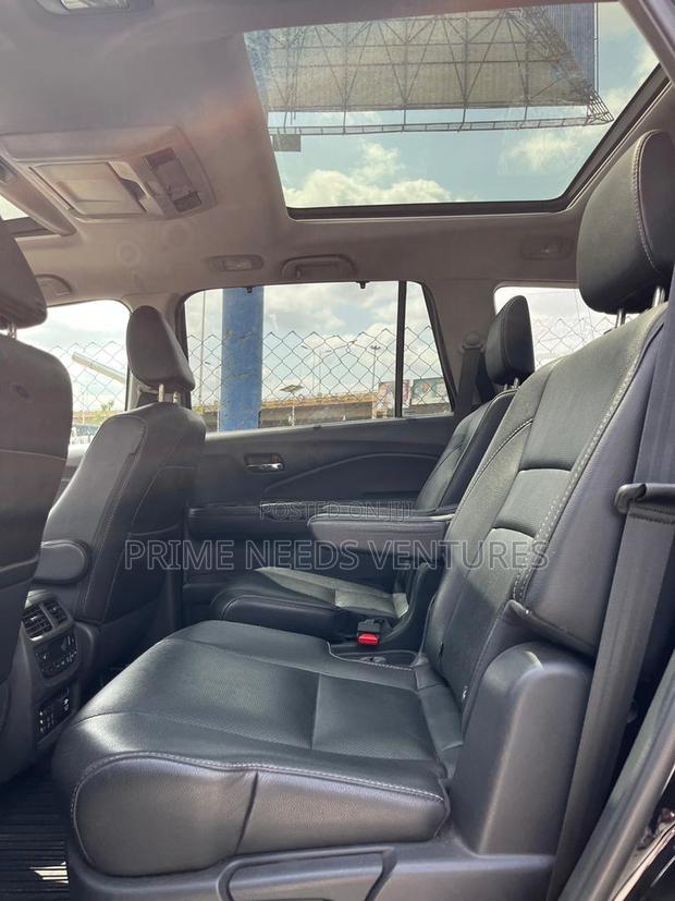 Honda Pilot Touring 4dr SUV 4WD (3.5L 6cyl 9A) 2017 Black