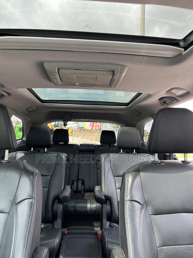 Honda Pilot Touring 4dr SUV 4WD (3.5L 6cyl 9A) 2017 Black