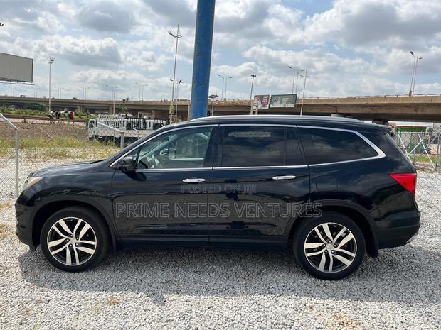 Honda Pilot Touring 4dr SUV 4WD (3.5L 6cyl 9A) 2017 Black