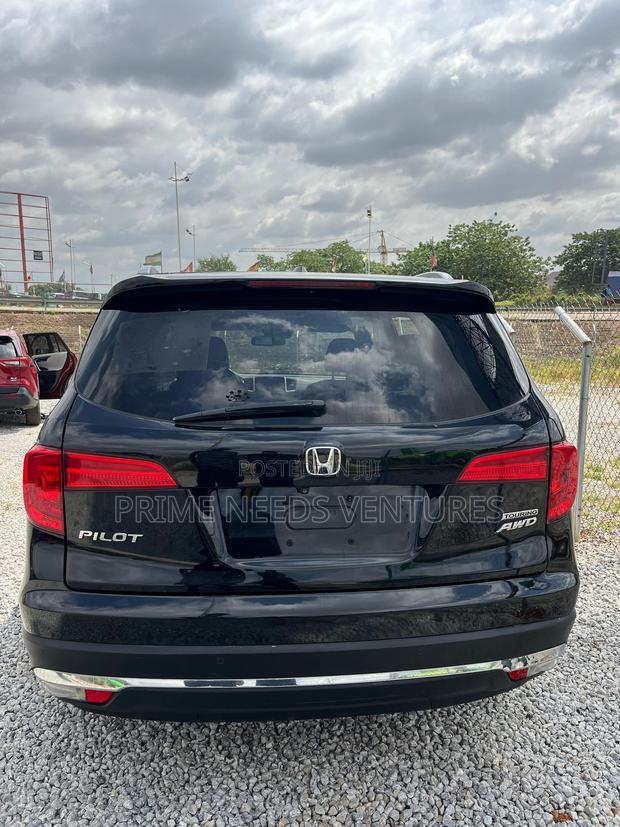 Honda Pilot Touring 4dr SUV 4WD (3.5L 6cyl 9A) 2017 Black