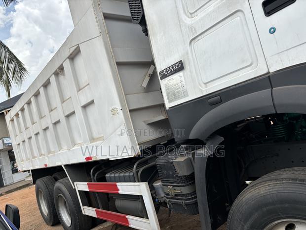 Foreign Used Sintotruk Howo 371 photo 5