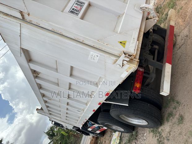 Foreign Used Sintotruk Howo 371 photo 3