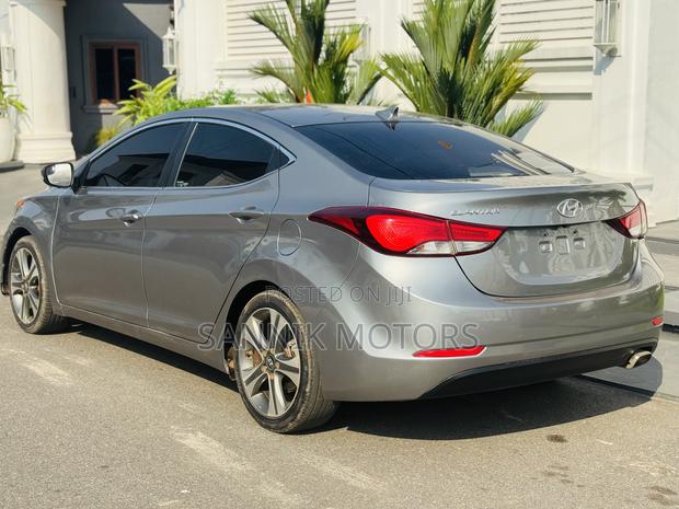 Hyundai Elantra Limited 4dr Sedan (1.8L 4cyl 6A) 2015 Gray