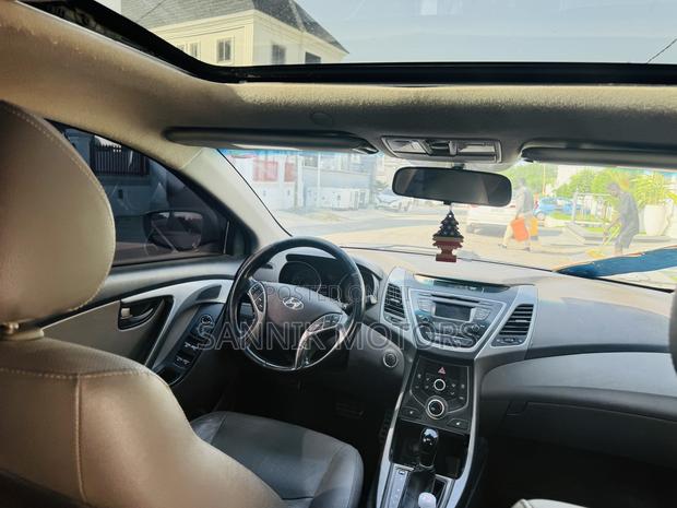 Hyundai Elantra Limited 4dr Sedan (1.8L 4cyl 6A) 2015 Gray