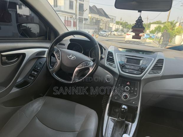 Hyundai Elantra Limited 4dr Sedan (1.8L 4cyl 6A) 2015 Gray