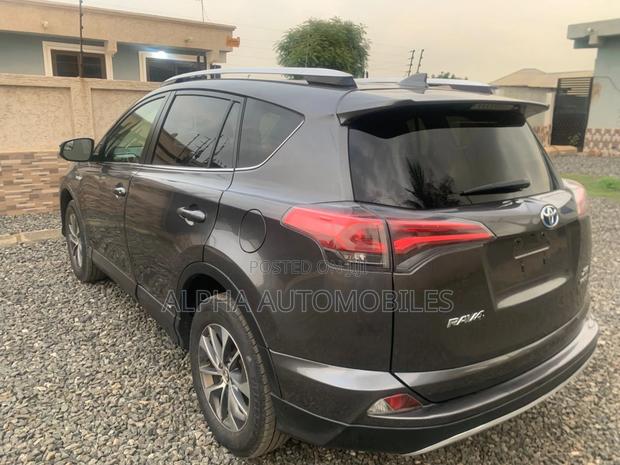 Toyota RAV4 XLE AWD (2.5L 4cyl 6A) 2016 Silver