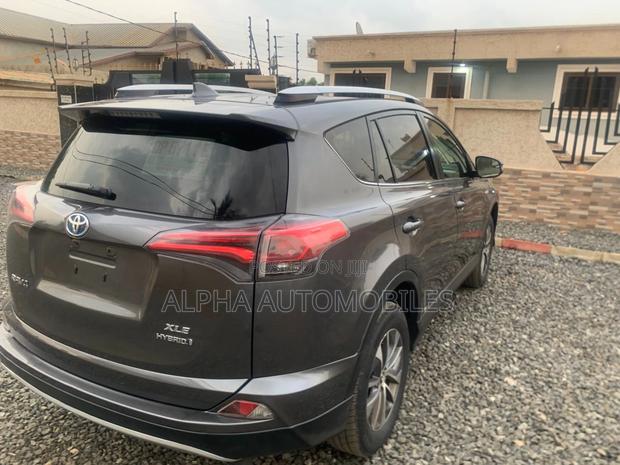 Toyota RAV4 XLE AWD (2.5L 4cyl 6A) 2016 Silver