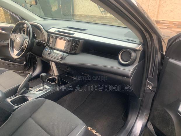 Toyota RAV4 XLE AWD (2.5L 4cyl 6A) 2016 Silver