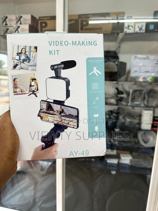 Smartphone Camera Vlogging Kit With Tripod Holder Microphone Led Light photo 3