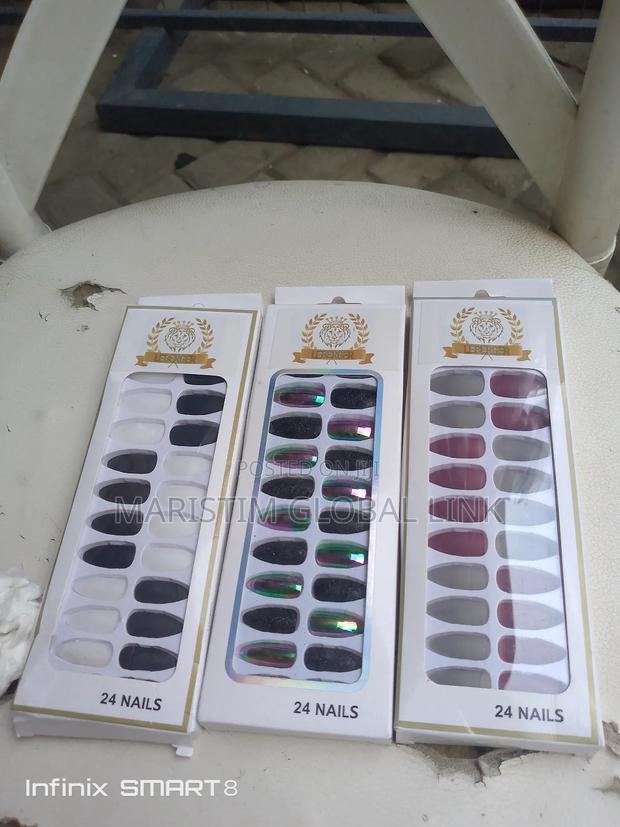 Leberger Press-on Finger Nails photo 2