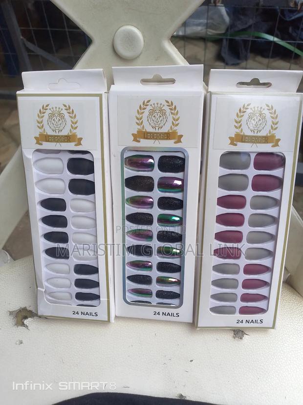 Leberger Press-on Finger Nails