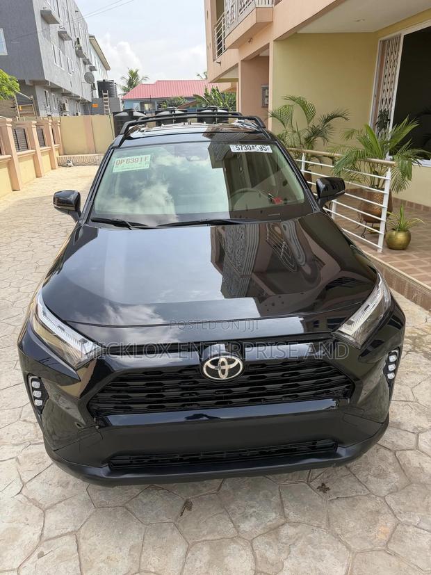 Toyota RAV4 XLE FWD 2023 Black