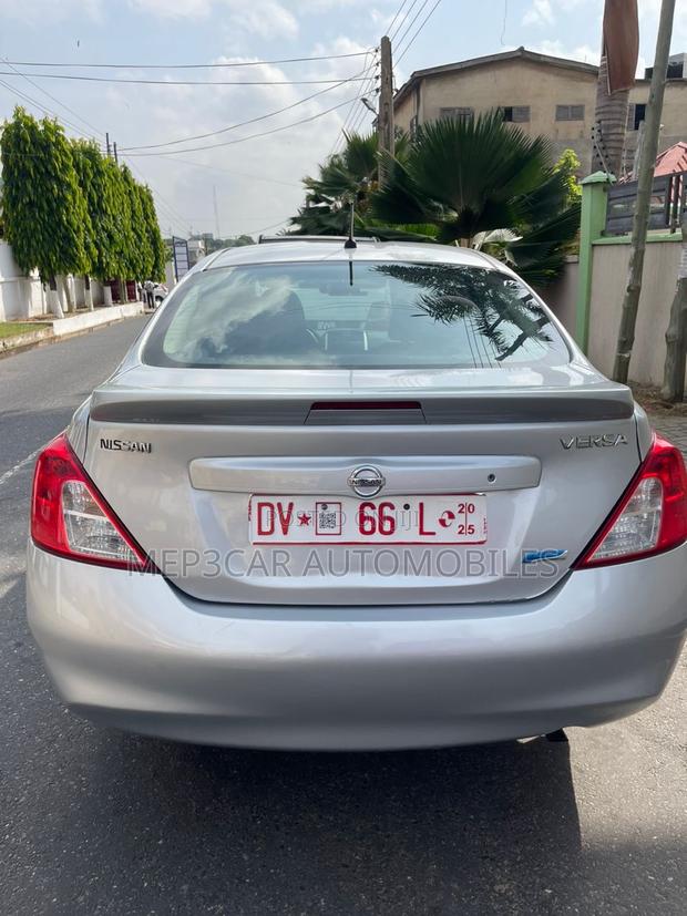 Nissan Versa 2014 Silver
