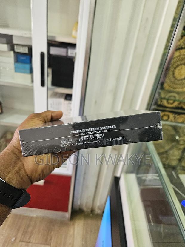 New Samsung Galaxy Z Fold 5 256 GB Blue · Photo 4