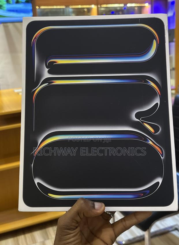 New Apple iPad Pro 13 (2025) 256 GB Black