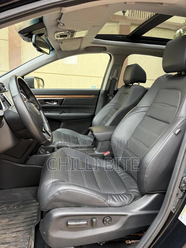 Honda CR-V Touring AWD 2019 Black photo 10