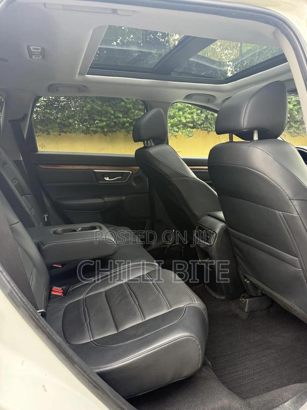 Honda CR-V Touring 4dr SUV AWD (1.5L 4cyl CVT) 2017 White photo 8
