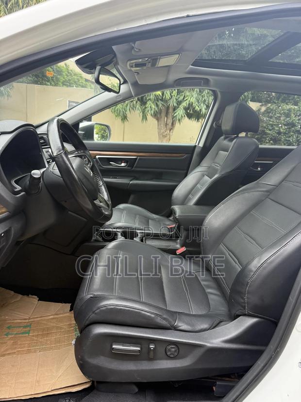 Honda CR-V Touring 4dr SUV AWD (1.5L 4cyl CVT) 2017 White photo 12