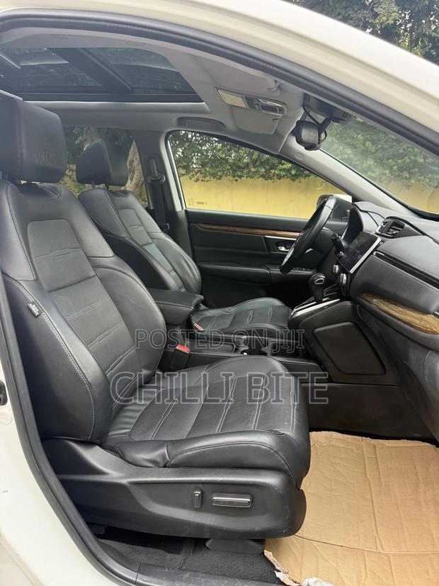Honda CR-V Touring 4dr SUV AWD (1.5L 4cyl CVT) 2017 White photo 9