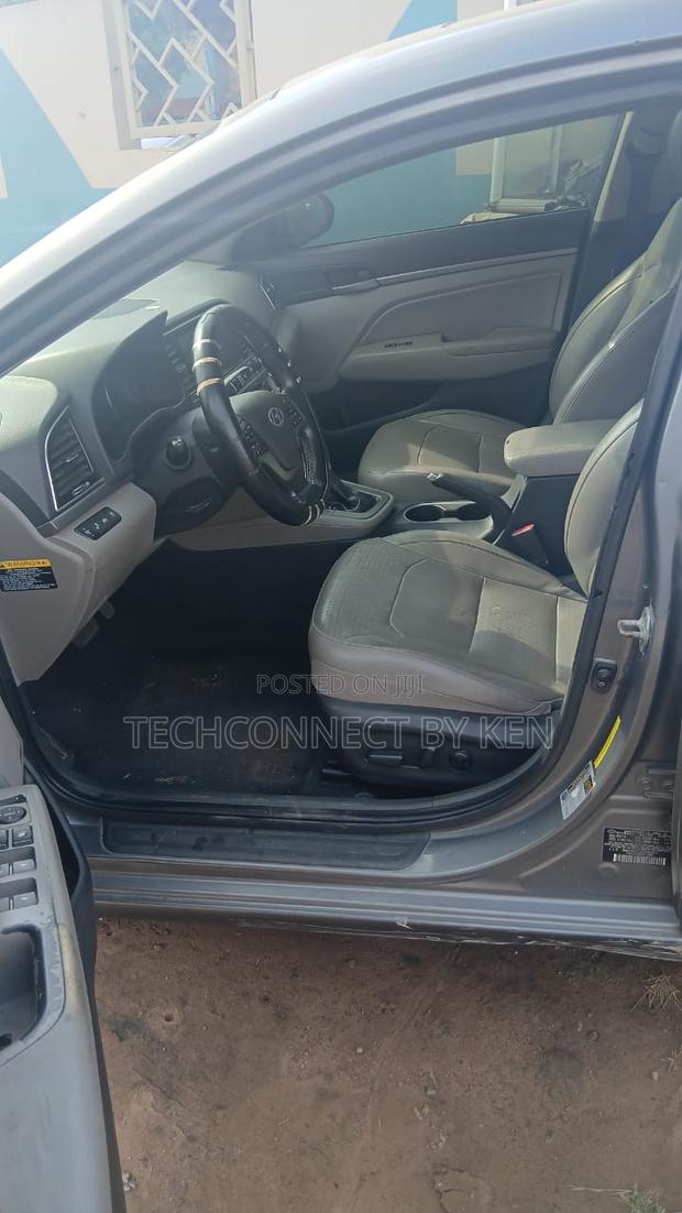 Hyundai Elantra SE 4dr Sedan (1.8L 4cyl 6A) 2015 Gray photo 5