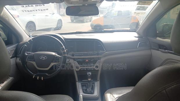 Hyundai Elantra SE 4dr Sedan (1.8L 4cyl 6A) 2015 Gray photo 6