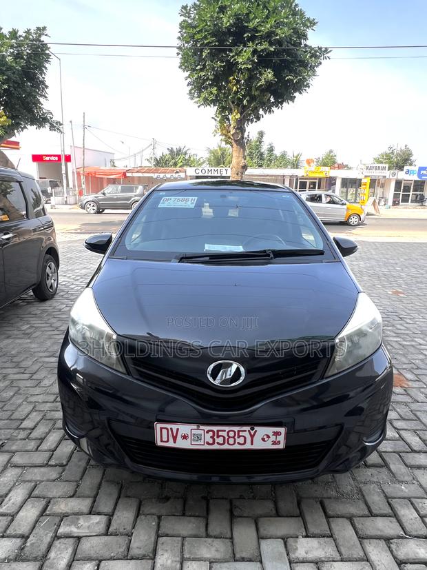 Toyota Vitz 1.3 FWD 5dr 2013 Black