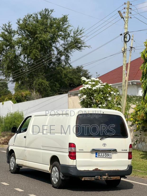 Toyota HiAce 2013 Black