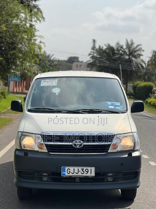 Toyota HiAce 2013 Black